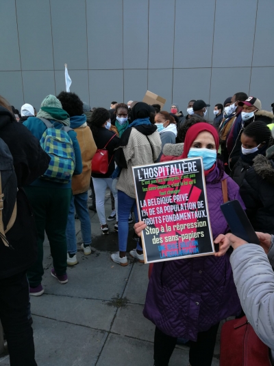 Manifestation des personnes sans papiers devant l'office des &eacute;trangers