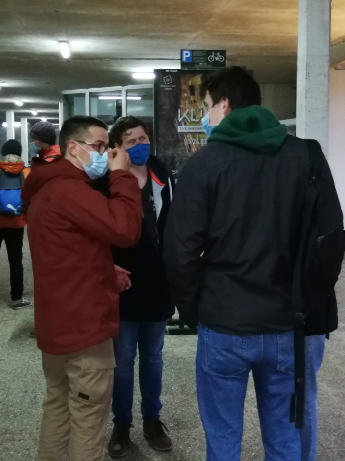 Les personnes sans titre de s&eacute;jour et les universitaires belges luttent pour &ecirc;tre entendus